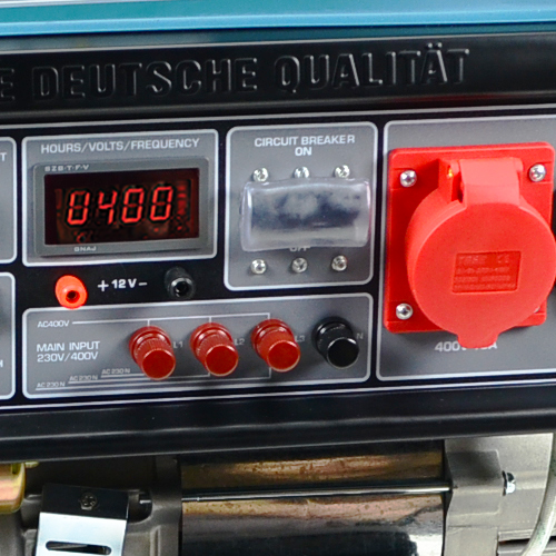 Pohodlný ergonomický ovládací panel s elektrickým startem
