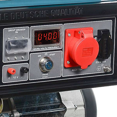Pohodlný ergonomický ovládací panel s elektrickým startem
